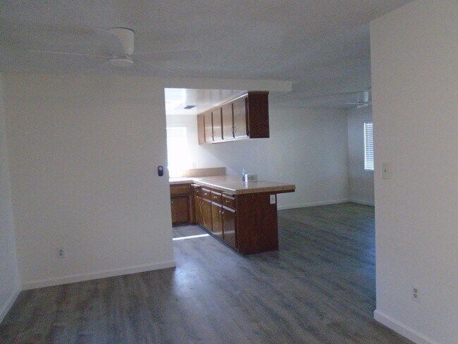 Building Photo - SW WITH OFFICE AND RV PARKING !!!!