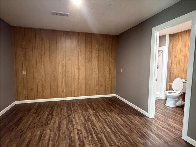 Building Photo - 16219 Greenwood Dr