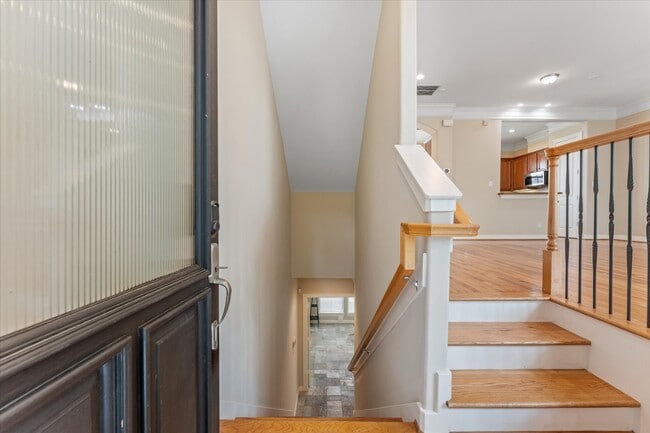 Building Photo - 906 Reinicke St