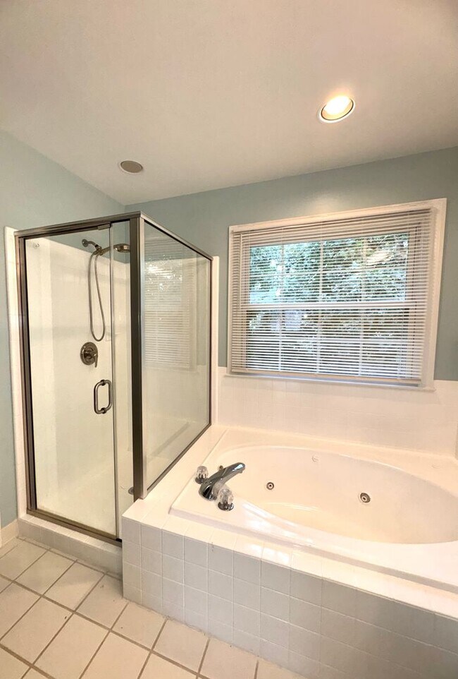 Building Photo - Spacious 4BR 2.5BA Home in Adams Farm with...