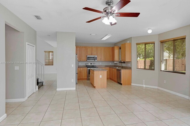 Building Photo - 1909 SE 22nd Ct