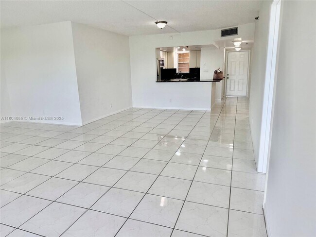 Building Photo - 3001 W Rolling Hills Cir