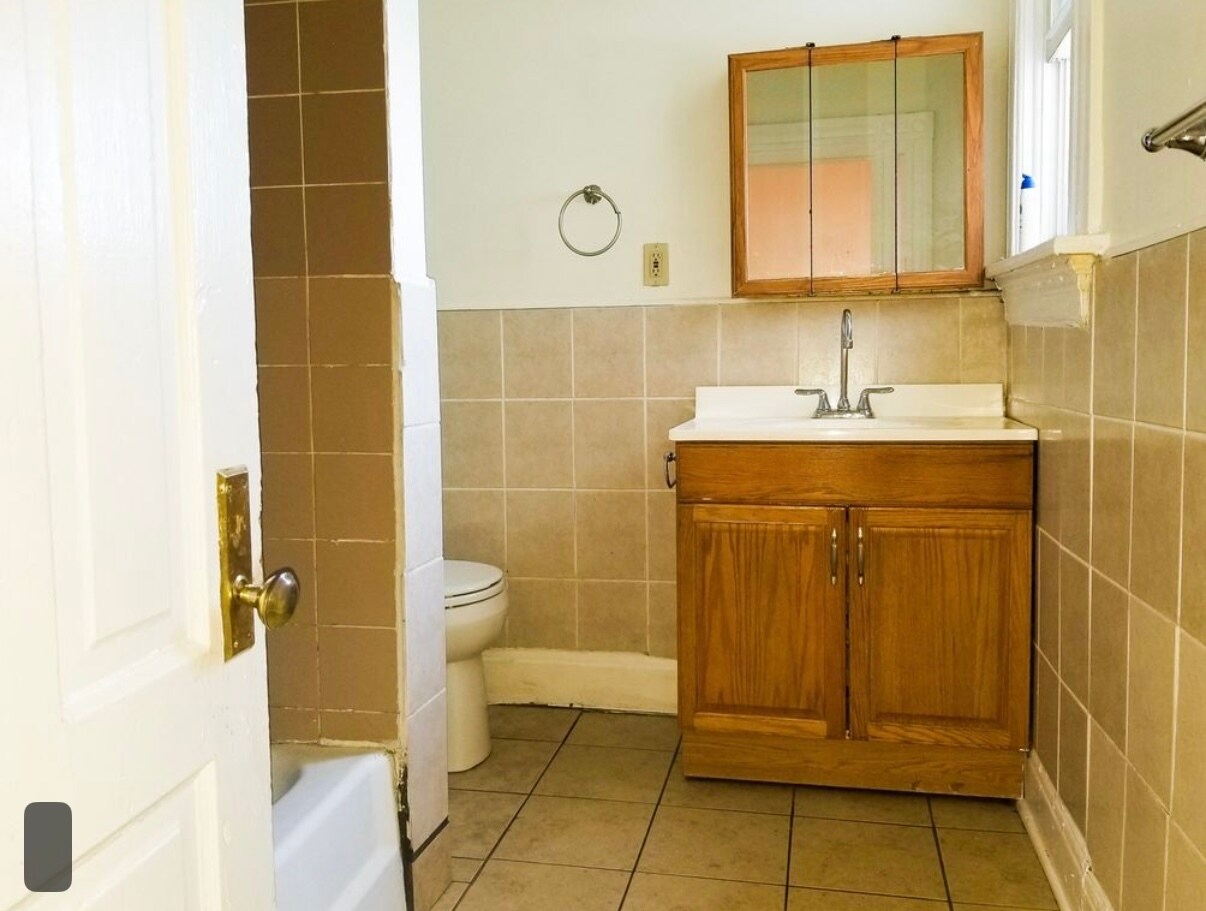 Building Photo - 3462 W North Ave