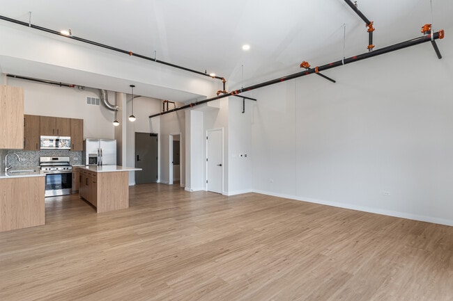 Building Photo - 805 N Milwaukee Ave