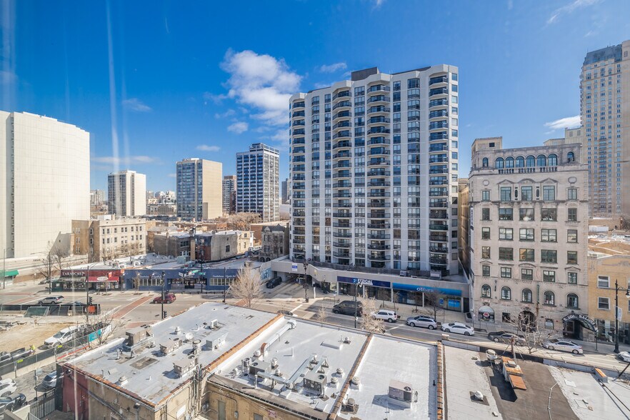 Building Photo - 607 W Wrightwood Ave