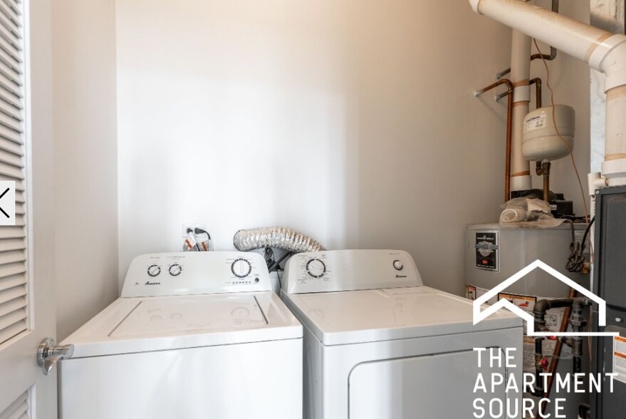 Building Photo - 2700 W North Ave