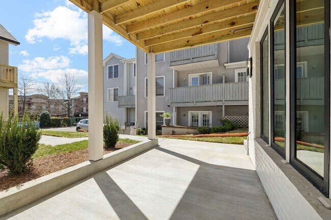 Building Photo - 3135 Parthenon Ave