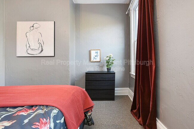 Building Photo - 320 Greenfield Ave