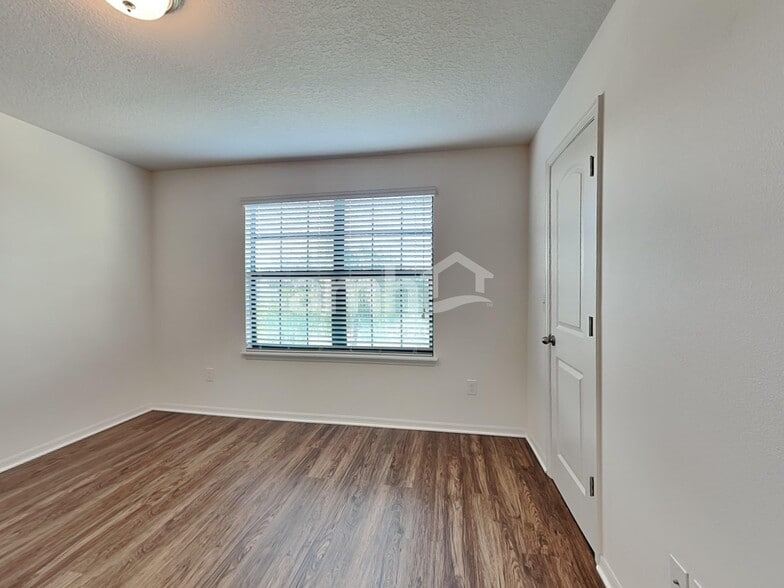 Building Photo - 11870 Thicket Wood Dr