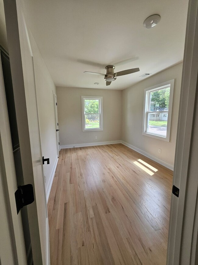 Building Photo - 2818 Vaulx Ln