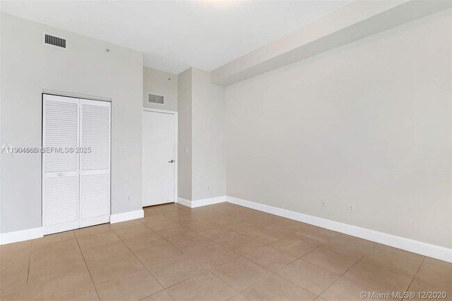 Building Photo - 2525 SW 3rd Ave