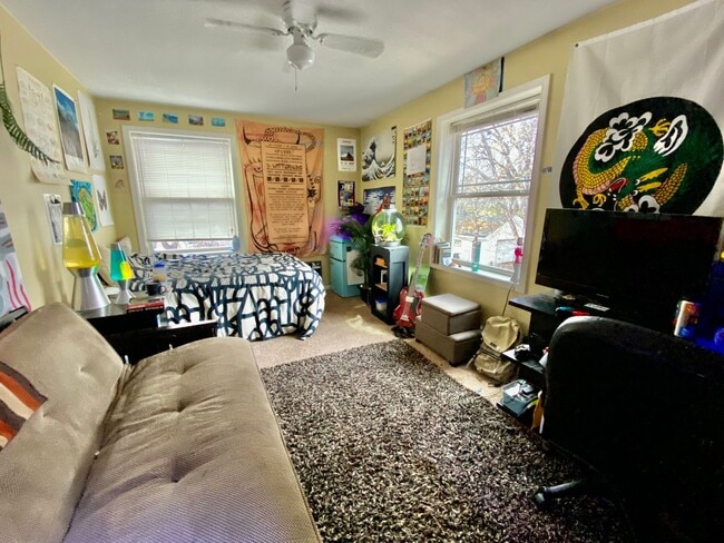 Building Photo - PREMIUM House! 5 bed/2bath by the U of M! Must see! Available 9/1/26