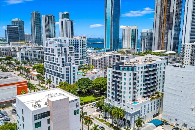 Building Photo - 2275 Biscayne Blvd Blvd