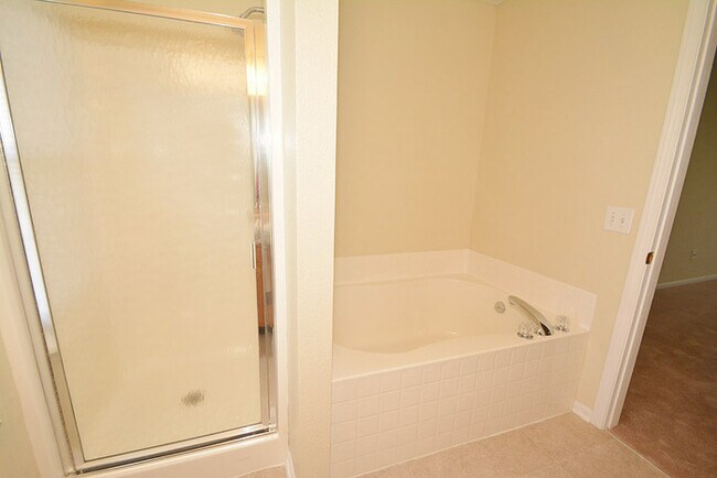 Building Photo - Pike Township 4 bedroom home