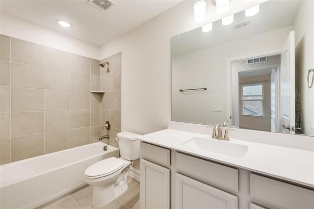Building Photo - 714 Creekwater Ln