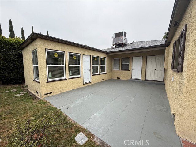 Building Photo - 527 S Orchard Dr
