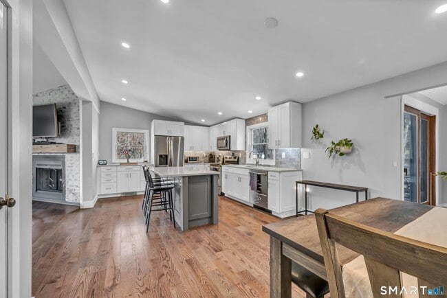 Building Photo - 10 Grove Pl