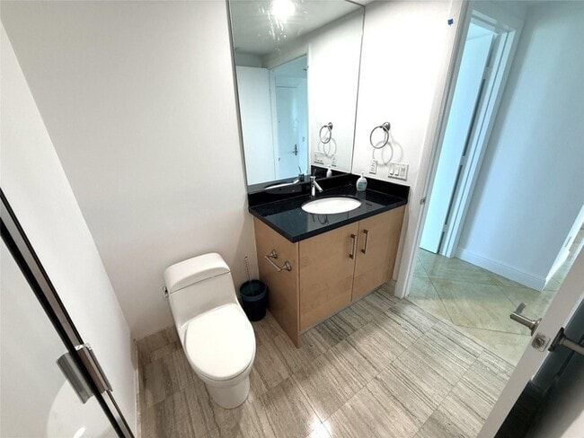 Building Photo - 101 S Fort Lauderdale Beach Blvd