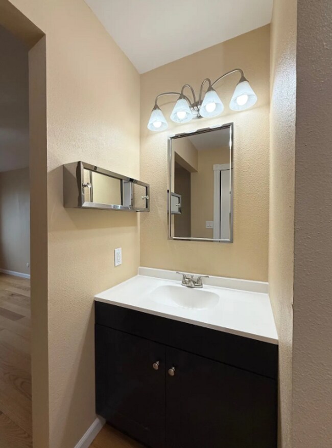 Building Photo - 6590 Delmonico Dr