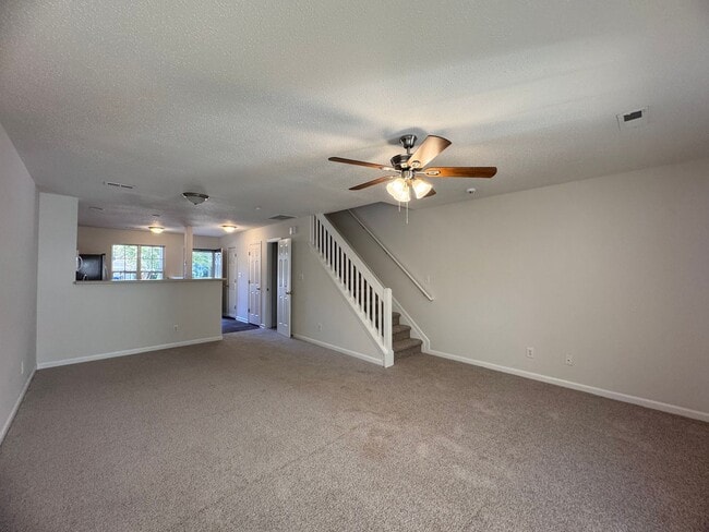 Building Photo - Wonderful 2BR 2.5BA Townhome with All Appl...