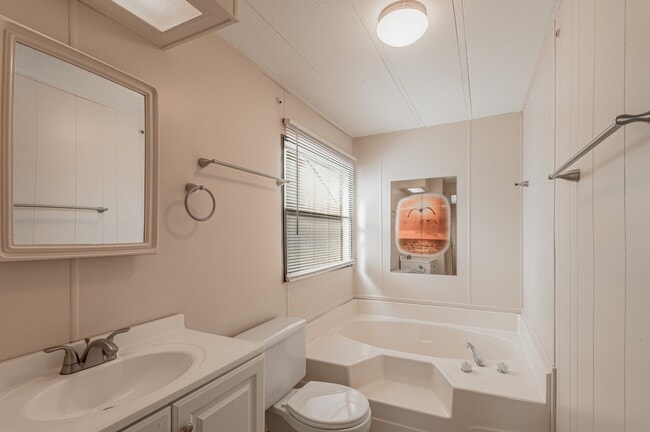 Building Photo - 30 Allen Rd