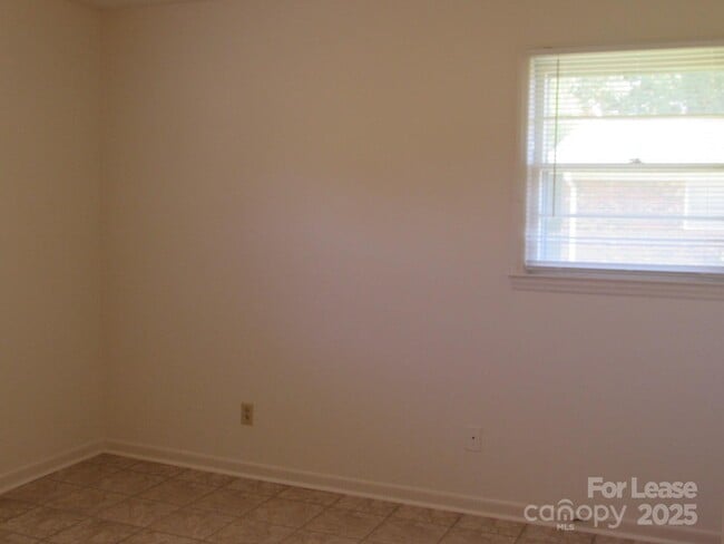 Building Photo - 6016 Pleasant Grove Rd