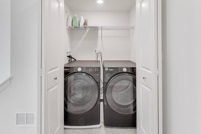 Building Photo - 2251 Venture Dr