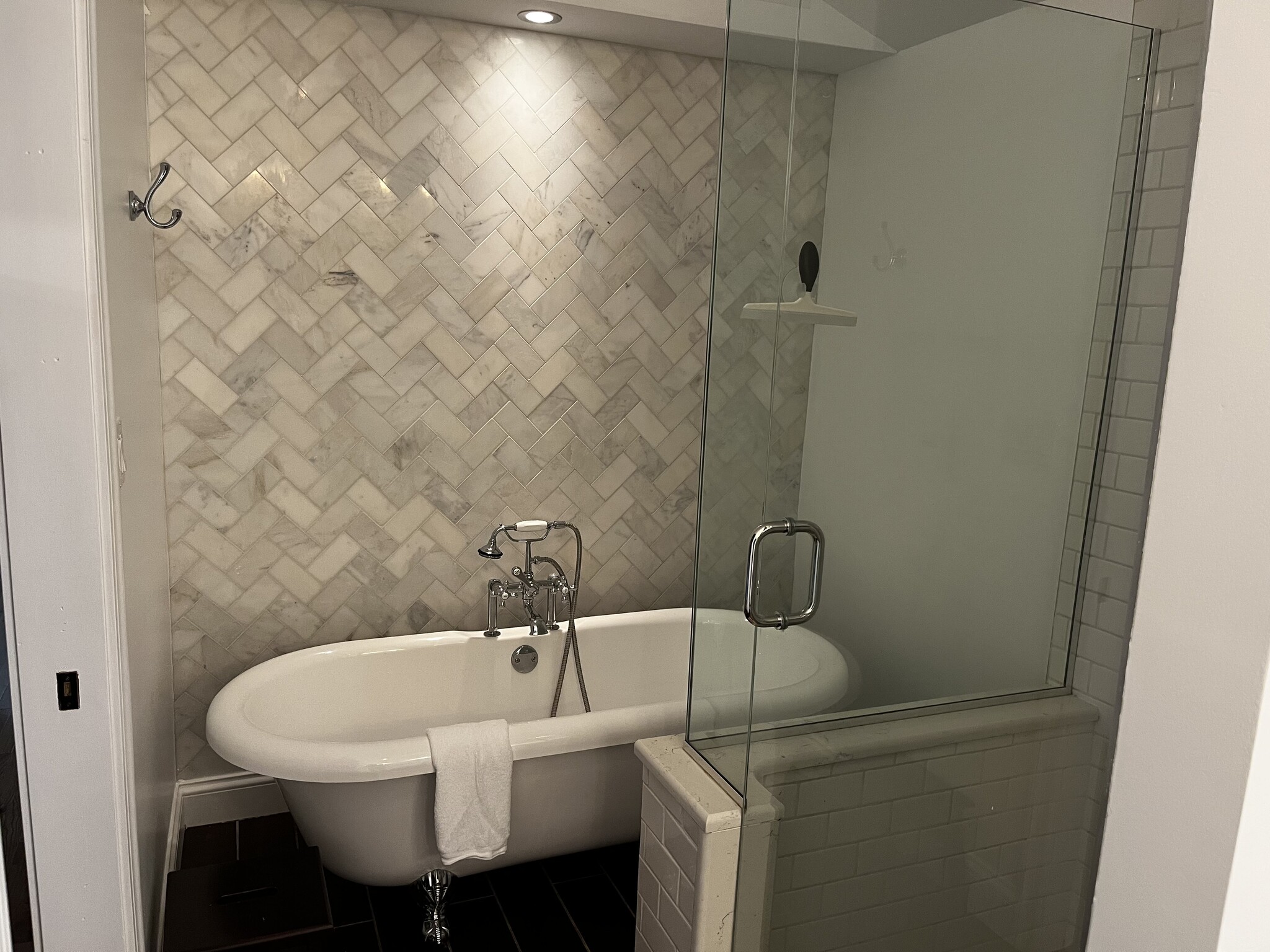 Building Photo - 1838 Oakridge Dr