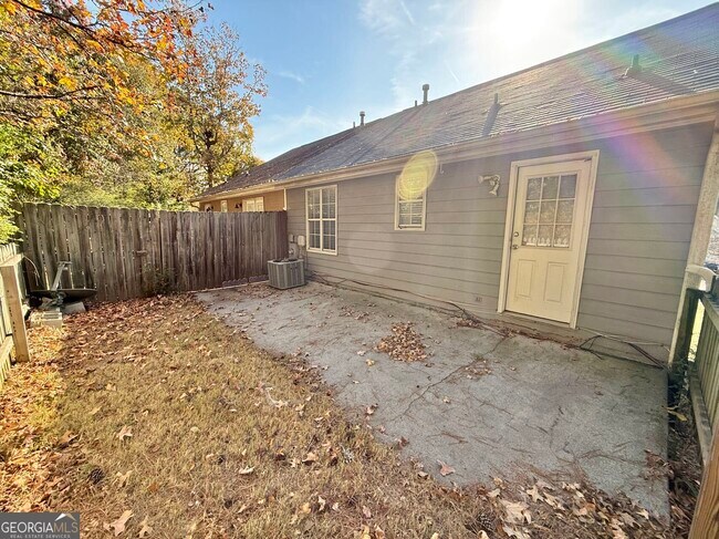 Building Photo - 1042 Kennesborough Rd NW