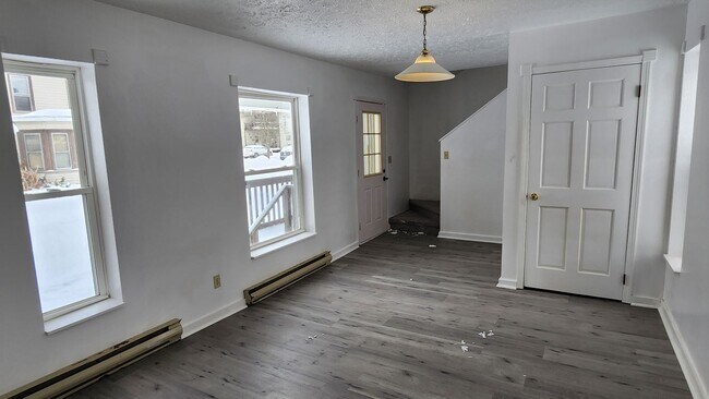 Building Photo - 34 Armstrong St