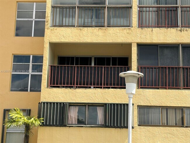 Building Photo - 8775 Park Blvd
