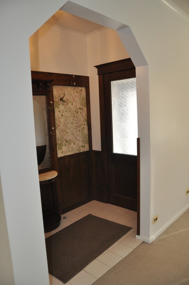 Building Photo - 3332 N Bell Ave