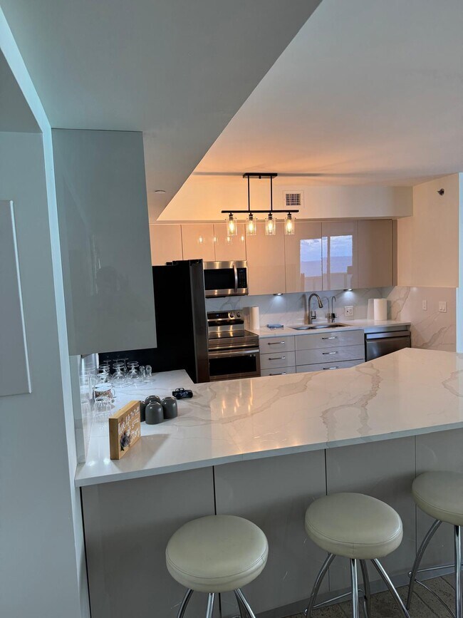 Building Photo - 1800 S Ocean Dr