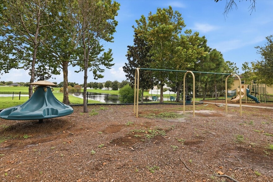 Building Photo - 10519 Whispering Hammock Dr