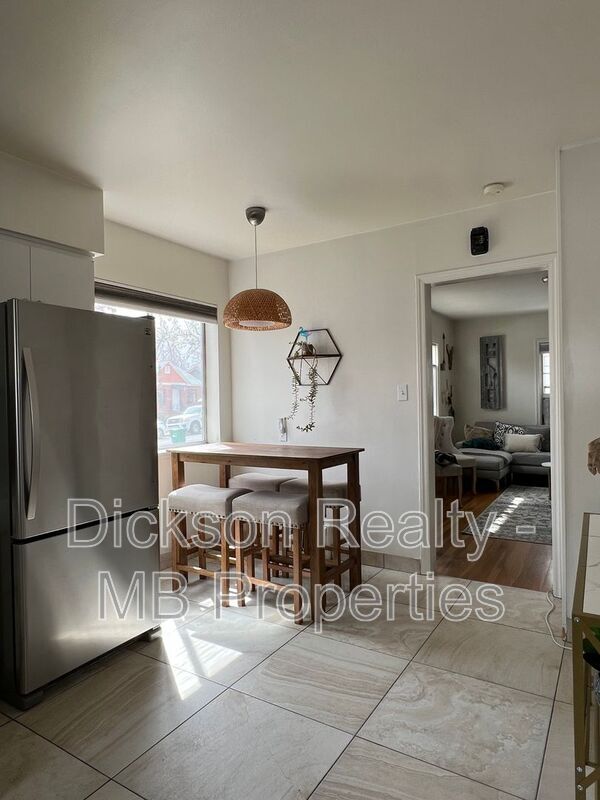 Building Photo - 631 Cheney St