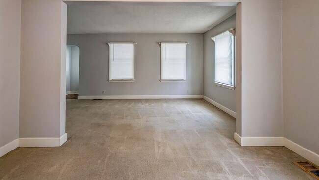 Building Photo - 3 Bedroom Home Preleasing for August 2026! Short Walk from Ball State's Campus! Updated & Spaciou...