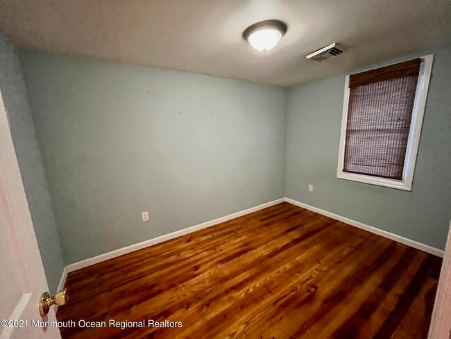 Building Photo - 425 Sylvania Ave