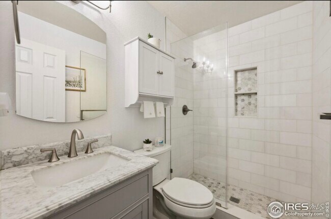 Building Photo - 304 E Nebraska Ave