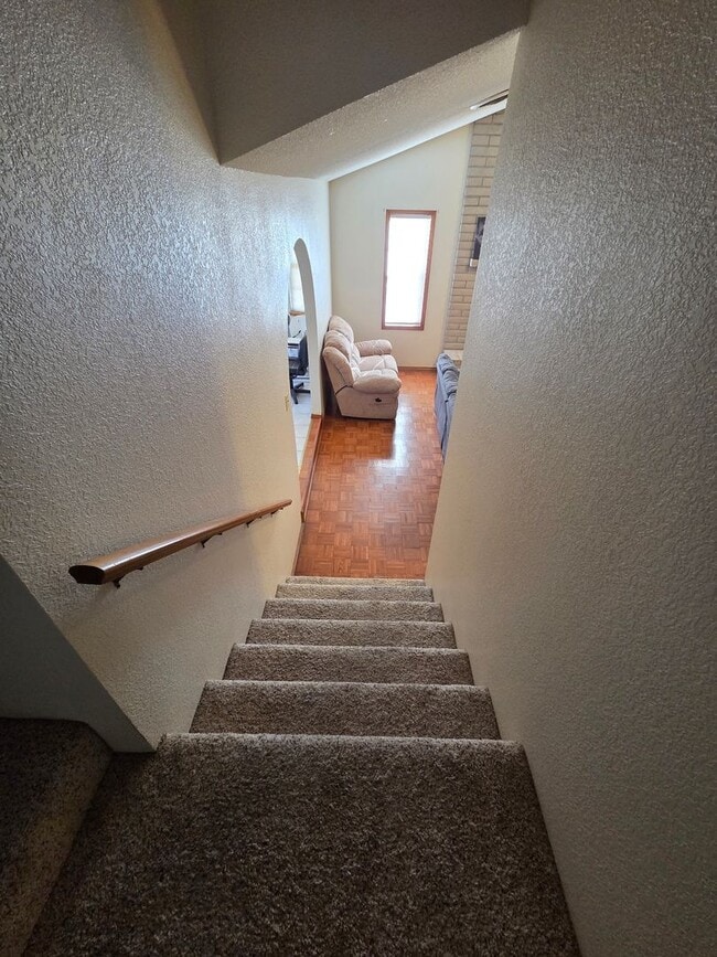 Building Photo - Large 4 Bdrm/3 Bath Home Close to Holloman AFB