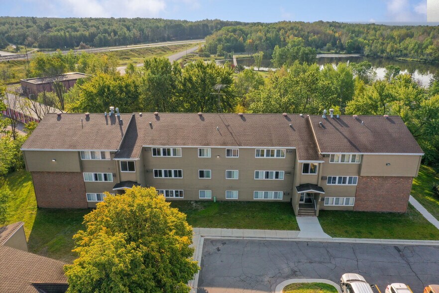 Building Photo - Eastview Apartments