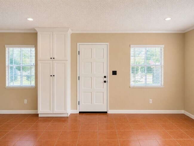 Building Photo - Charming 3 Bedroom, 2 Bath Home in Prime Winter Park Location