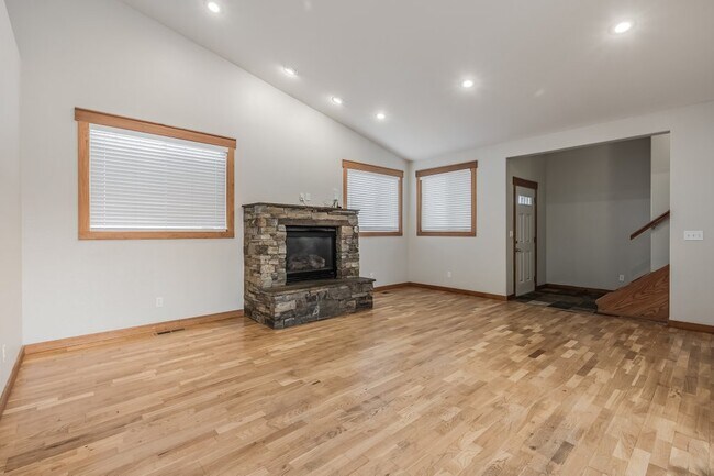 Building Photo - 100 Rebeccas Way