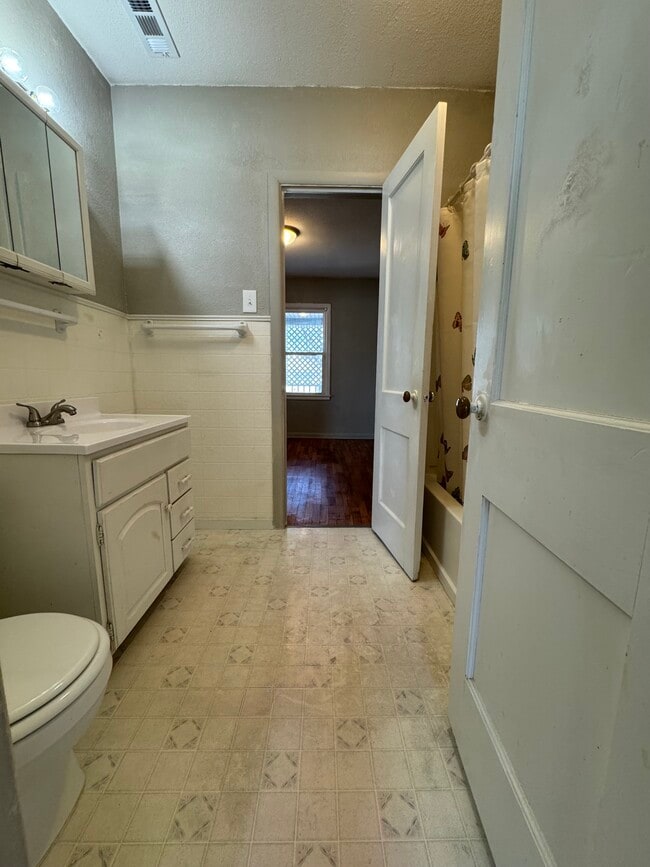 Building Photo - Grove