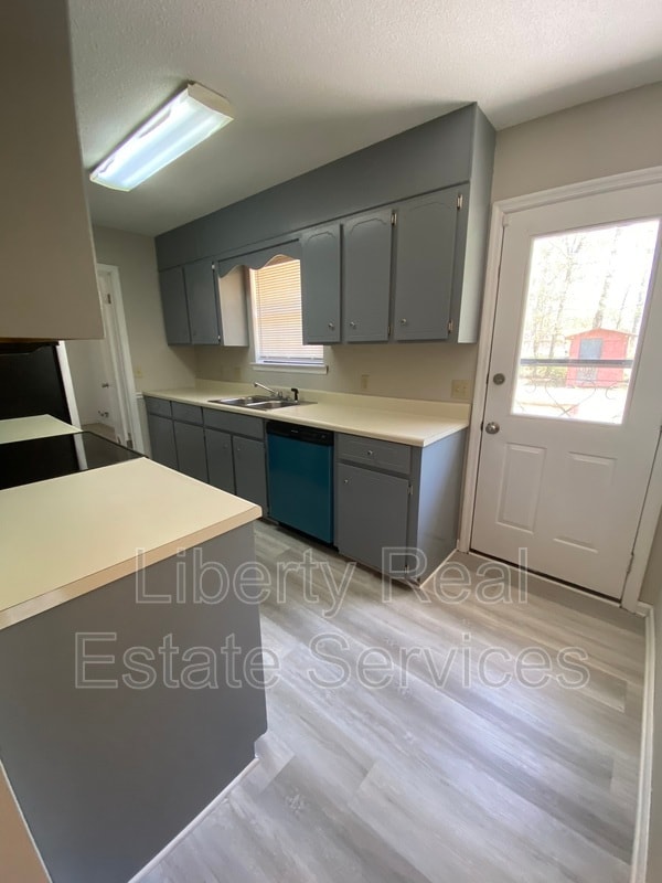 Building Photo - 105 Maid Marian Ct