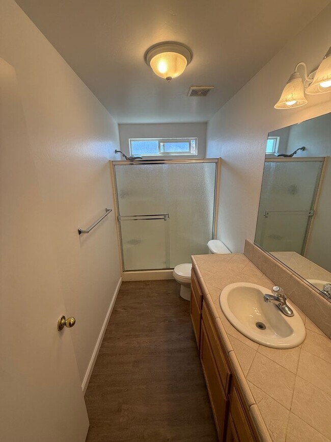 Building Photo - Cozy 3-Bedroom Home in Northeast Bakersfield