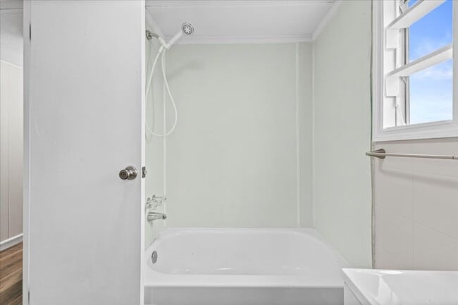 Building Photo - Newly Renovated 2 Bedroom Rental in Kingsport