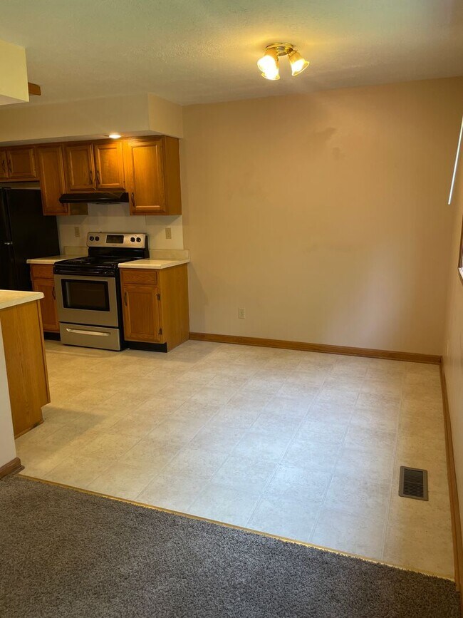 Building Photo - 4986 N Truesdel Dr