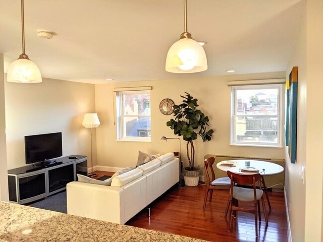 Building Photo - 27 Bowdoin St