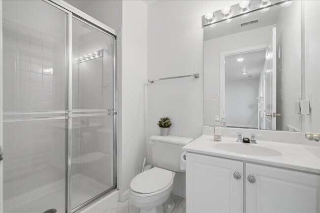 Building Photo - Elegant Corner-Lot Home with Spacious Living in Great Oak