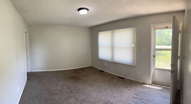 Building Photo - Charming 3-bedroom, 1.5-bathroom home available for rent in Clearwater, KS!